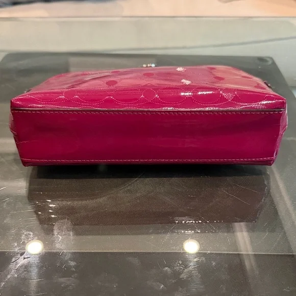LIKE NEW - Coach Signature Embossed Fuchsia Make Up Cosmetic Travel Bag Case - Picture 3 of 8